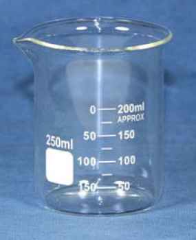 Čaša staklena, niska forma, 250ml, graduisana, sa izlivom