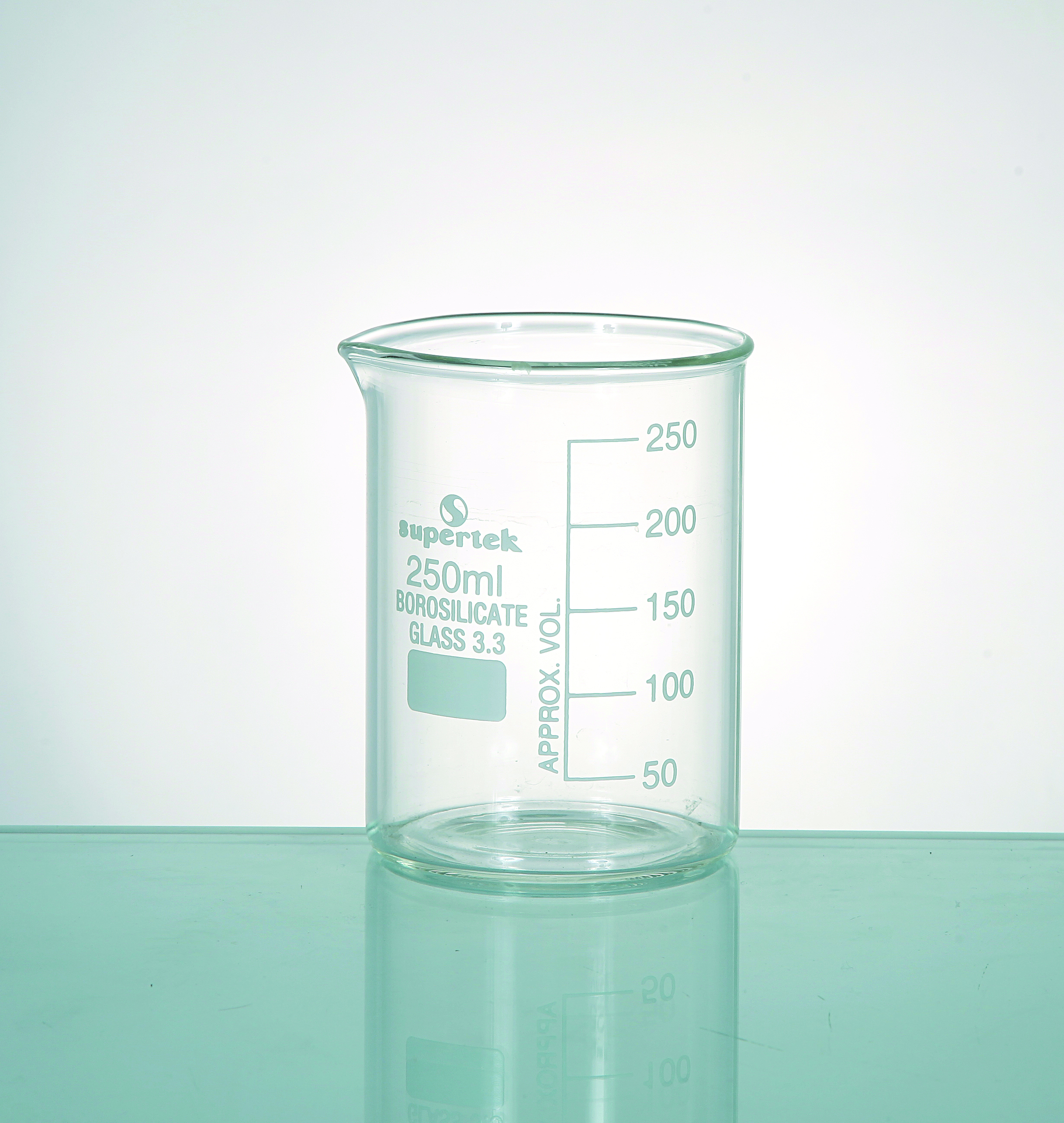 Čaša staklena, visoka forma, 100ml, graduisana, sa izlivom